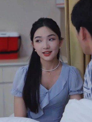 刚被分手，校花产房叫我签字