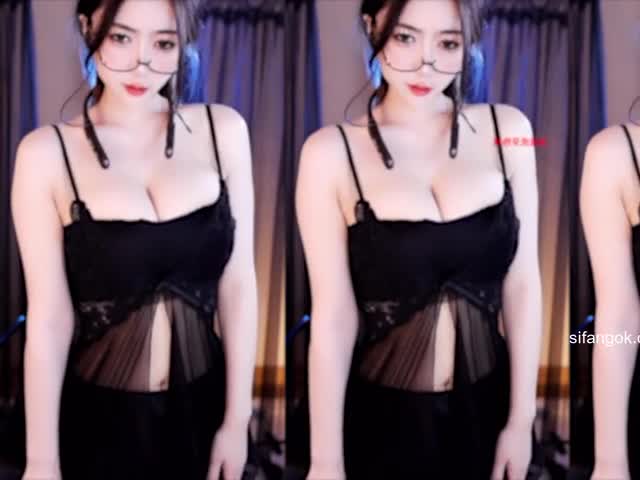 小燃燃-54 G罩巨乳 中间开裆露奶 插乳沟 抖胸舞 揉胸 5V  